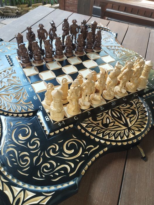 Шахи - нарди - шашки різьблені, ручної роботи.