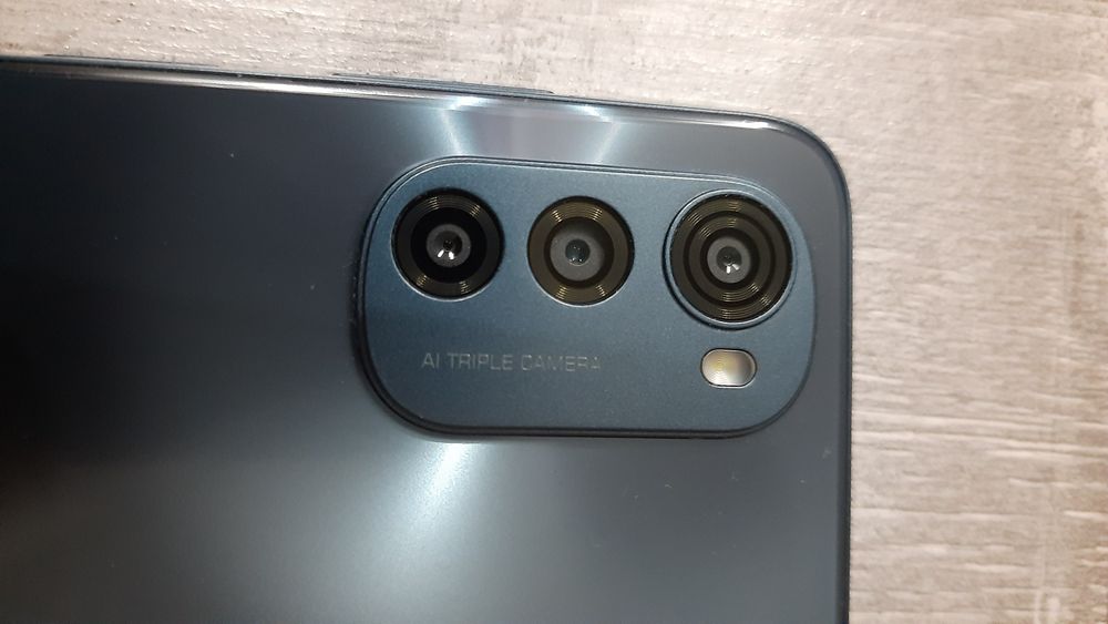 Motorola E32 (s) stan idealny SPRZEDAM