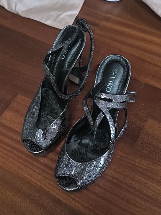 Туфлі на каблуку шкіряні жіночі блискучі випускні вечірні