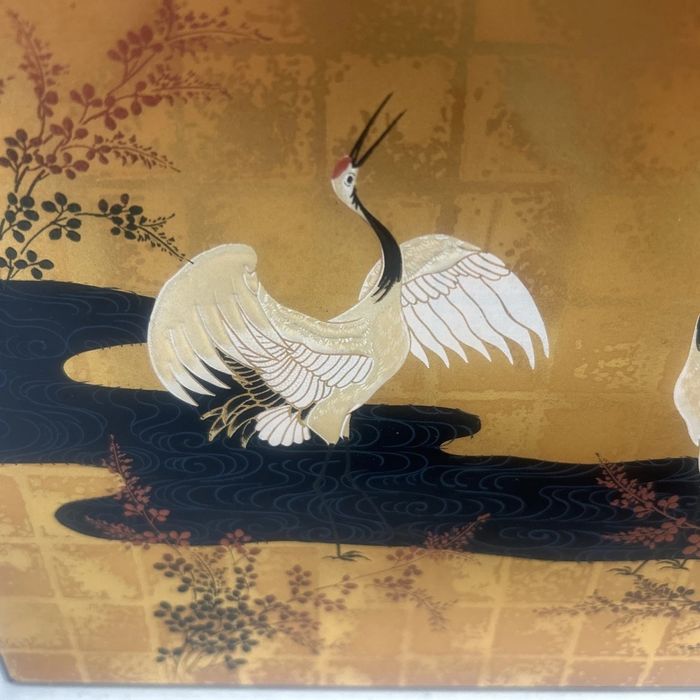 Японська ширма, відома як byōbu (яп. 屏風).