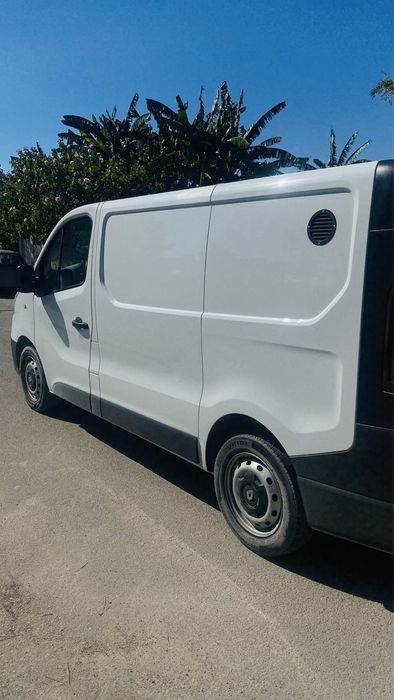 Renault Trafic 1.6 dCi 95cv Furgão L1H1 · Ar Condicionado