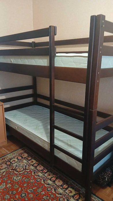 Продам двоповерхове дерев'яне ліжко "Шрек", разом з матрацами.