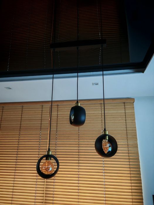 Lampa loftowa z żarówkami