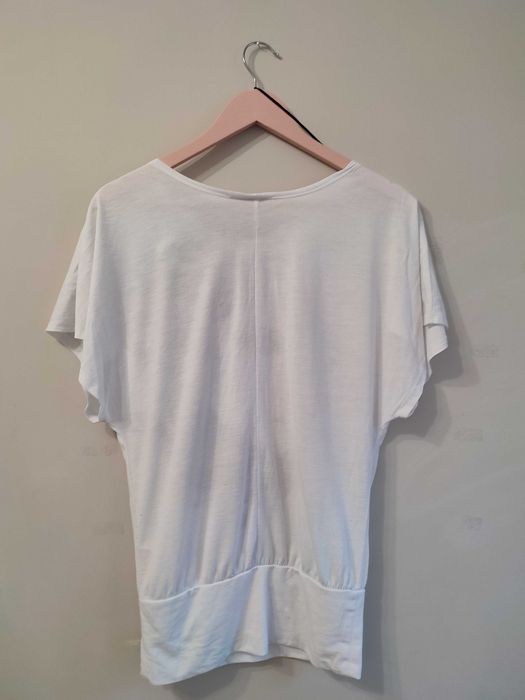 Bluzka nietoperz z twarzą kobiety