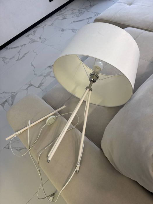 Торшер на тренозі / білий / сканди стиль