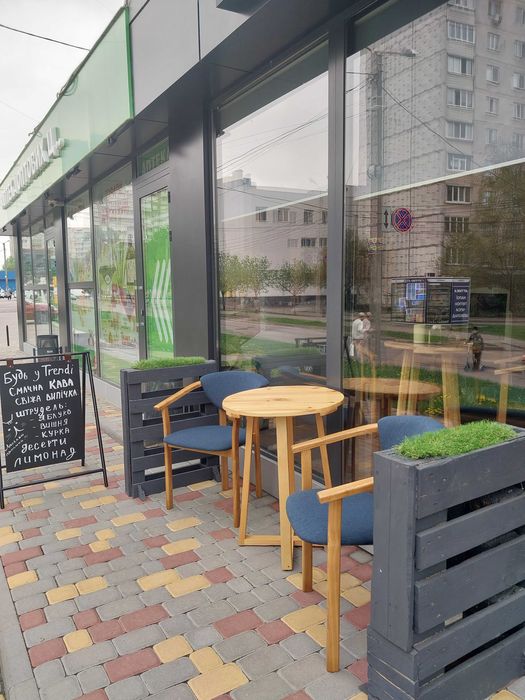 Меблі дерев'яні, столи, барна стійка,  витрина