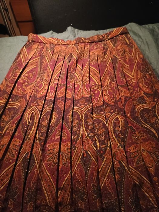 Spódnica plisowana na gómce.