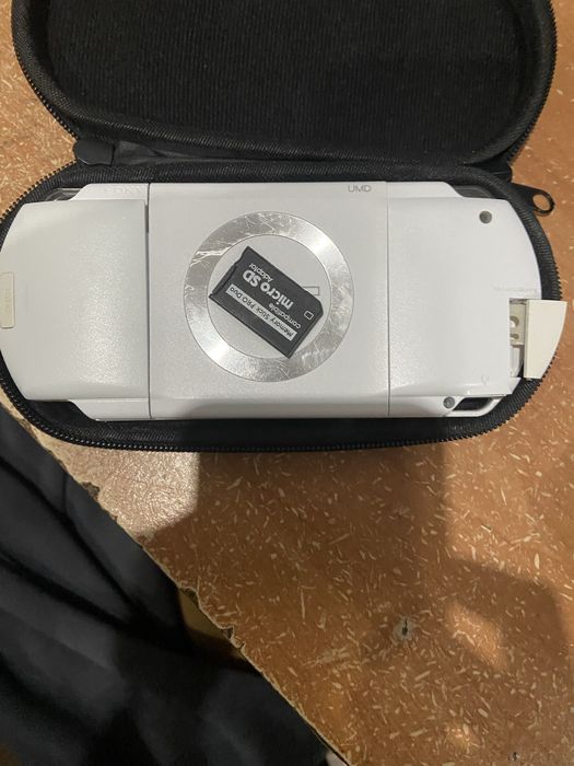 Обмін psp fat1000 біла в ідеальному стані