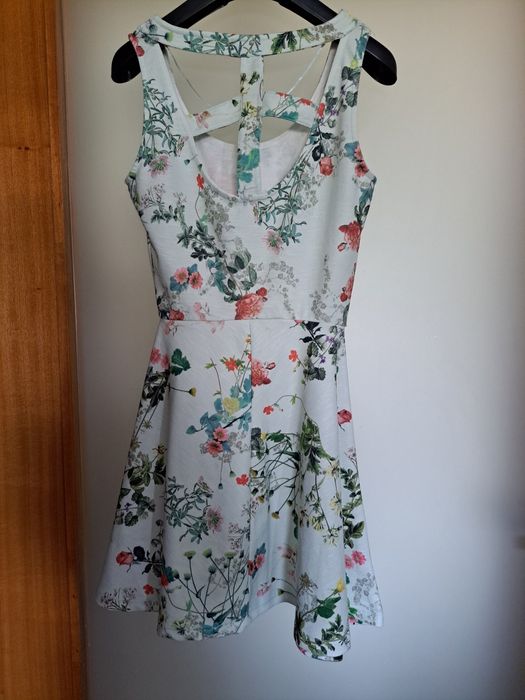 Vestido florido Pull & Bear