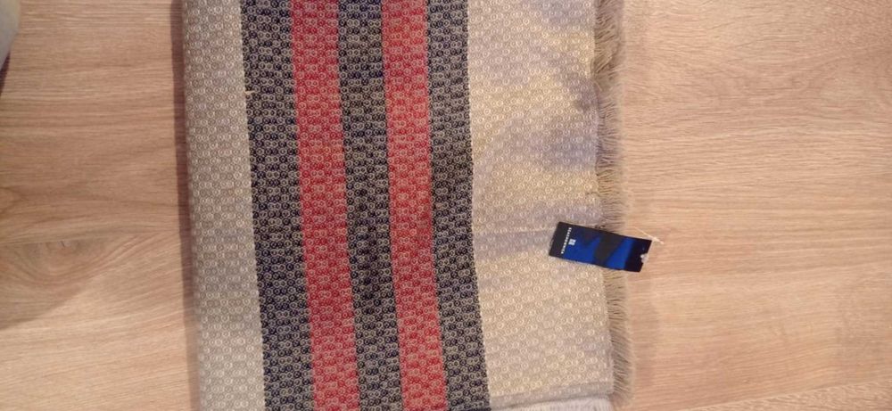 Nowa beżowa Duża chusta Ponczo szal Must-Have na Zimę 135/130cm