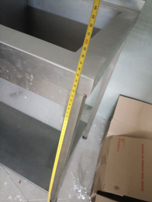 Стіл з мийкою та полицею знизу