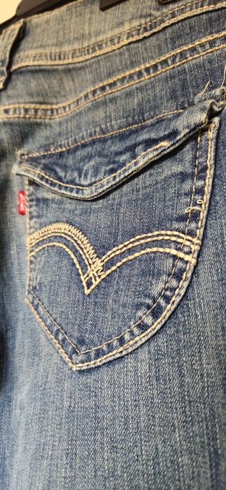 Levi's jeansy bootcut biodrówki przetarcia z USA