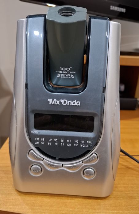 Relógio com projetor de horas e  rádio AM,FM