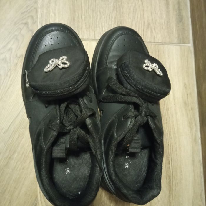 Buty, półbuty, snikersy czarne z Sinsay 36