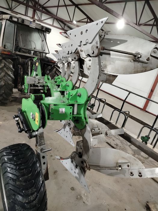 Pług 4 skibowy obrotowy