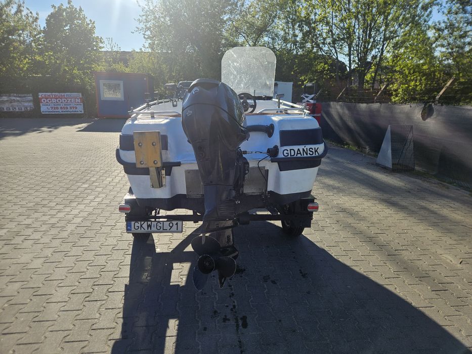 Łódź motorowa wędkarska