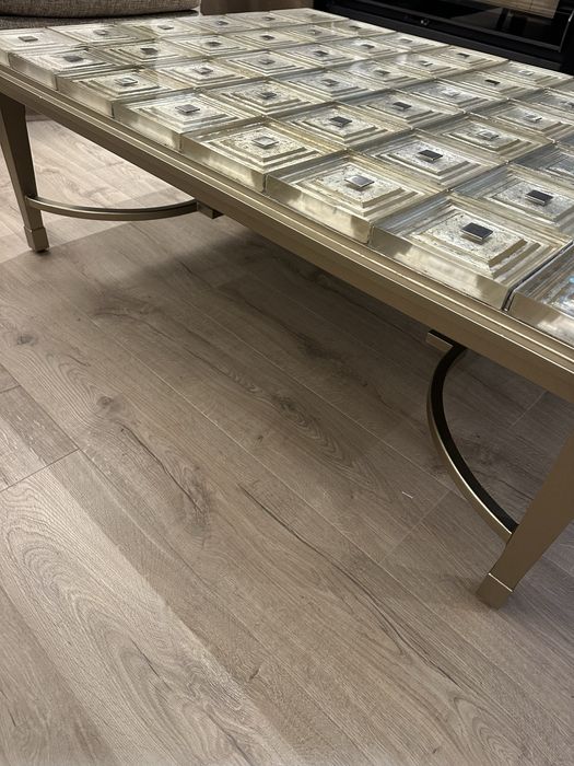 Mesa de centro em vidro quadrado