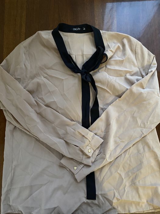 Рубашка бежевого кольору