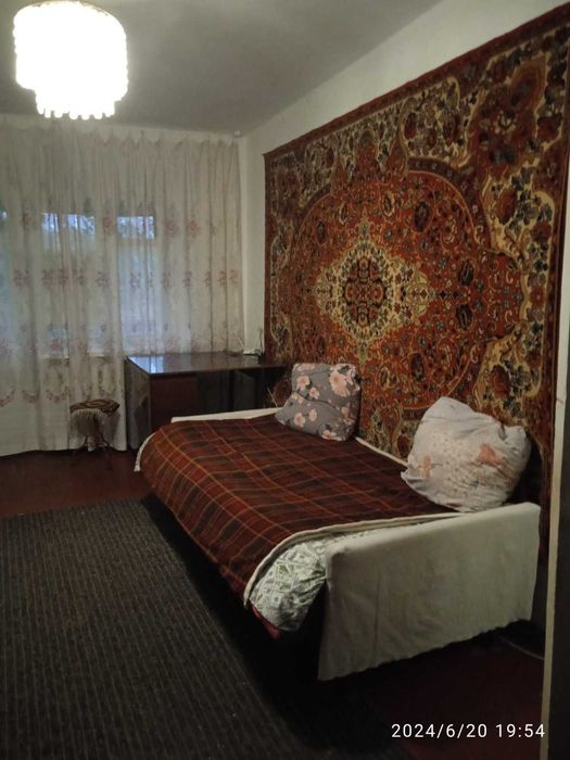 В продаже 2 комнатная  квартира в центре.