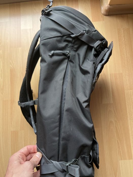 Thule landmark 40l obsidian