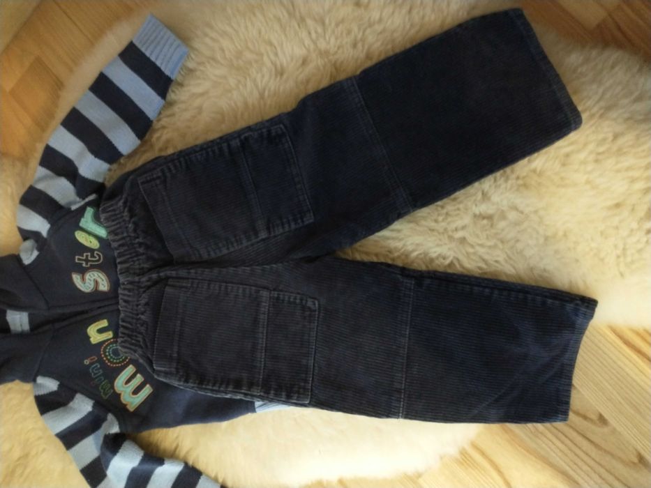 Sweter (bluza z kapturem) i spodnie rozmiar 86-92.