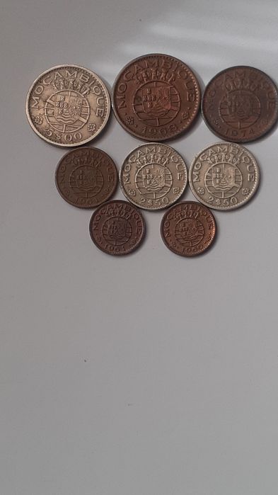 Conjunto de 8 moedas antigas colonias