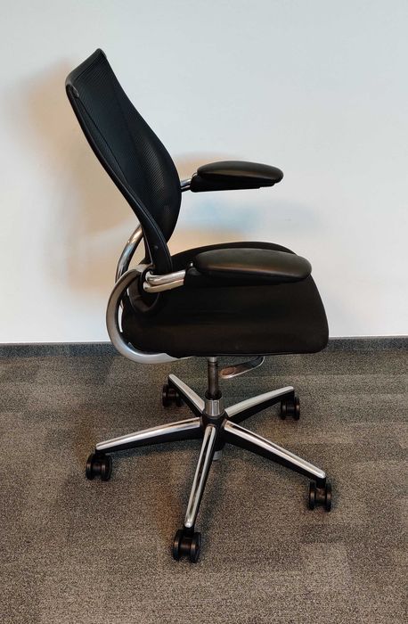 Fotel obrotowy Human Scale Liberty premium czarne (ok. 200 szt.)