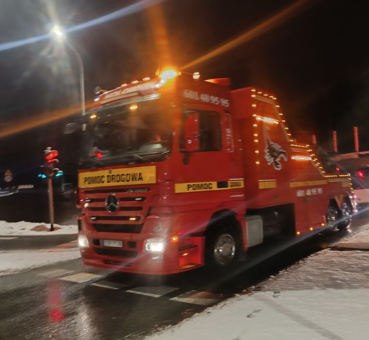 Mercedes actros, holownik, zabudowa, wyciągarka hydrauliczna, dźwig