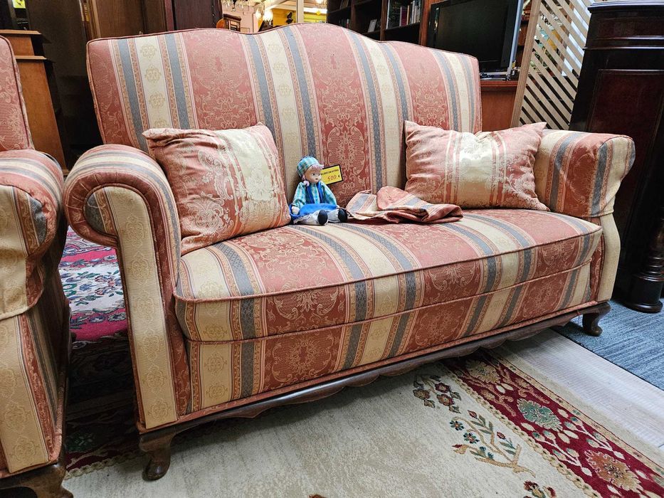 Sofá em pele de dois lugares - Algumas marcas de desga