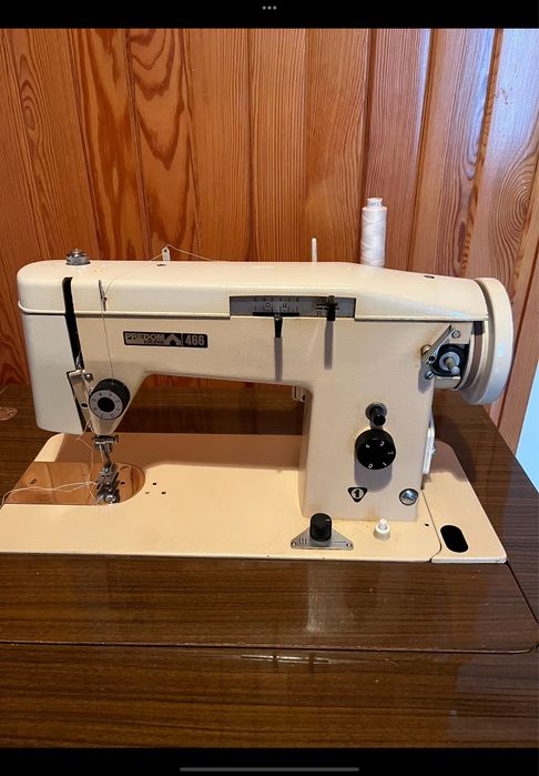 Maszyna do szycia Łucznik Predom 466 z napędem TUR-2 + Szafka