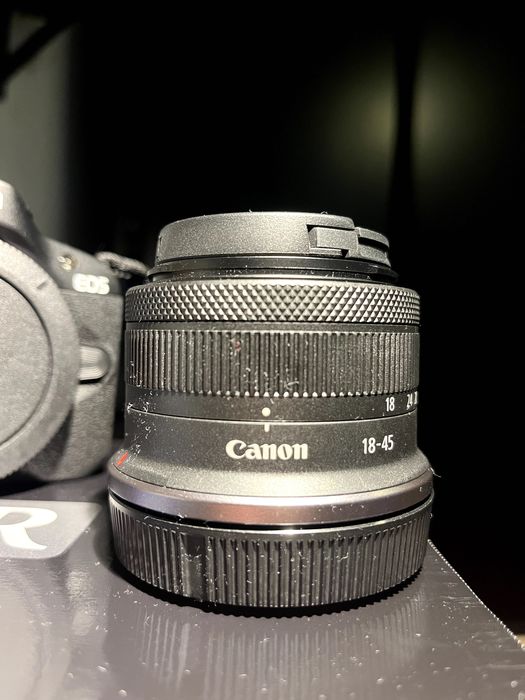 Câmara Mirrorless Canon EOS R50 + Objetiva RF-S 18-45mm F4.5-6.3 IS STM + Cartão SD + Bateria adicional