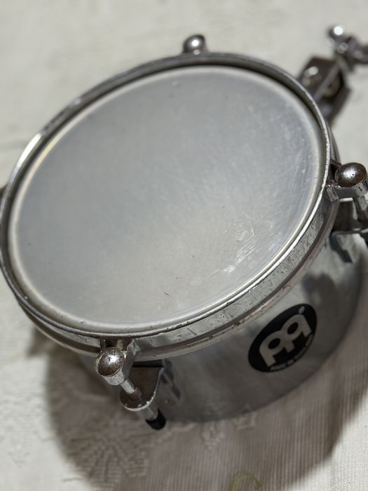 conjunto de instrumentos de precurçao congas