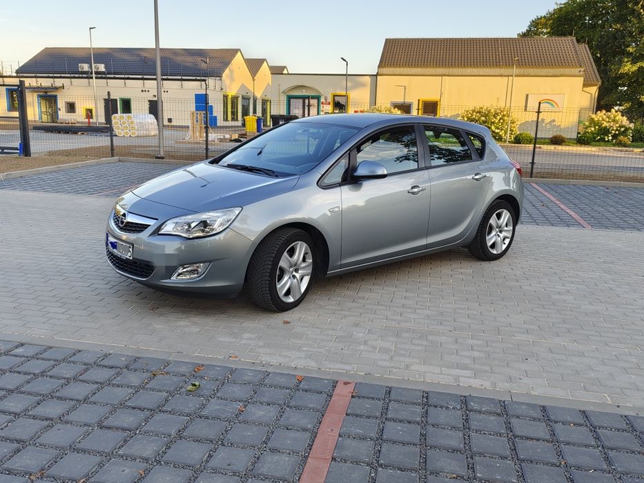 Astra J 1.6 benzyna 115km.