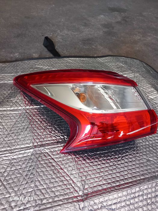 Farolim Traseiro Esquerdo Exterior NOVO Nissan Pulsar (2014-2018) Original Koito