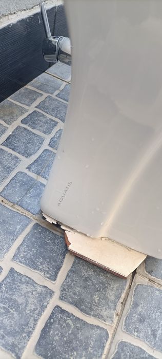 Lavatório aquatis com torneira