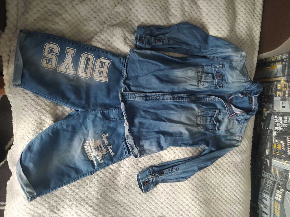 Джинсові шорти і сорочка