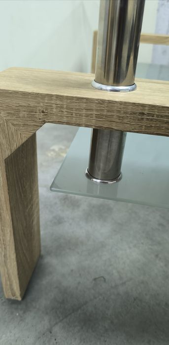 Belíssima mesa de centro Missouri Cambrian, pé em madeira e vidro.
Ler