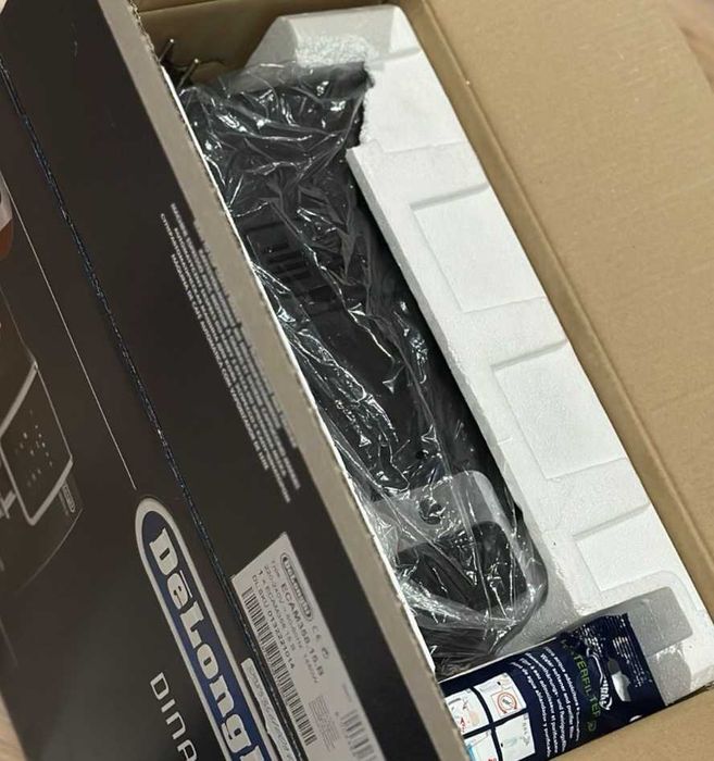 кавомашина Delonghi Dinamica кавомолка зернова кофемашина делонги