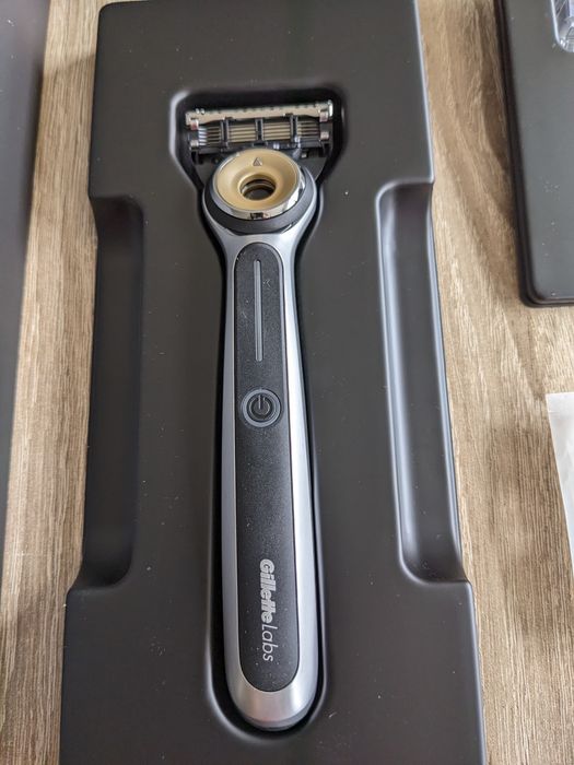 GilletteLabs Heated Razor (Japan)