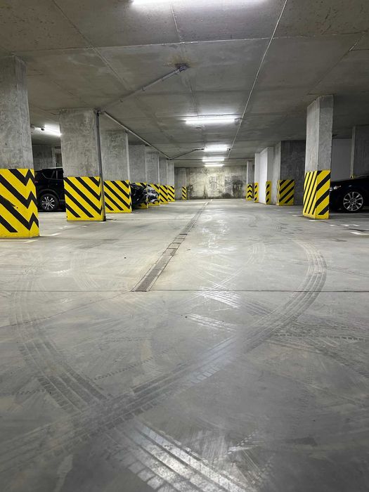 Здається паркомісце (паркінг, підземний), вул. Садова.