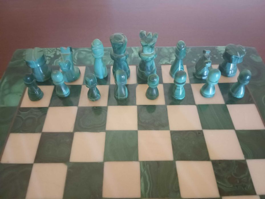 Xadrez em Malaquite e "Jade Branca"  22.5 x 22.5 made in Congo, Africa