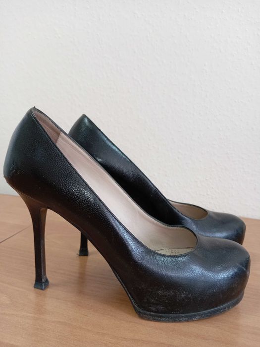 Оригінальні туфлі Louis Vuitton під реставрацію