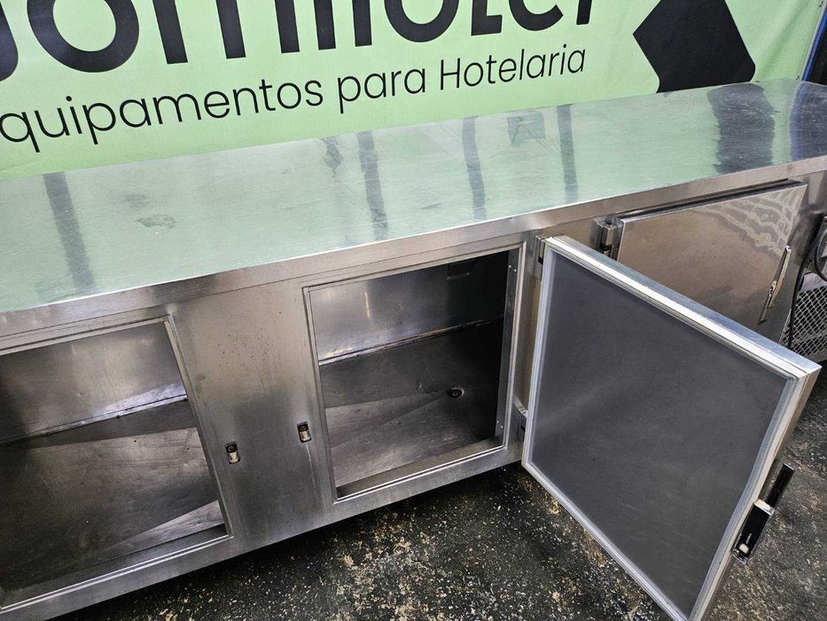 Bancada refrigerada em inox