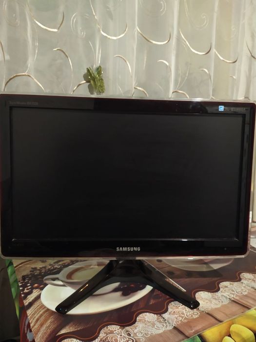 Продам 4 м.о.н.і.т.о.р.и.