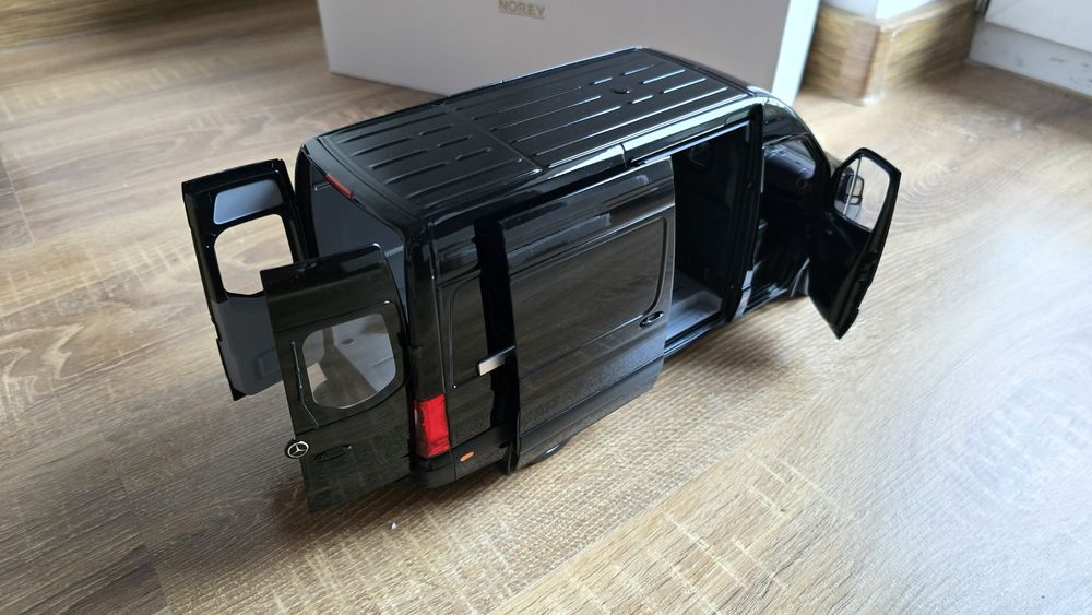 Mercedes Sprinter norev 1/18 minichamps kyosho Otto ottomobile autoart