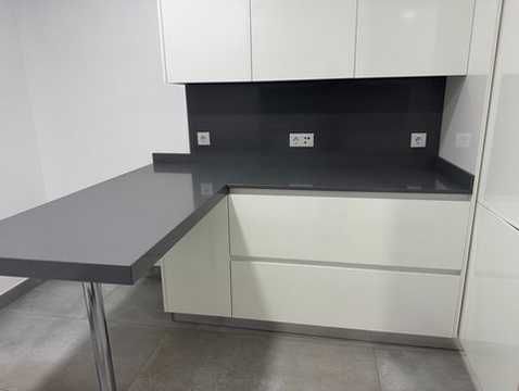 Silestone Pomo Cinza - 2 Bancadas + Península + Backsplash | Sem Uso