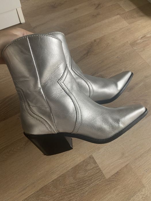 Bota prateada Zara N36