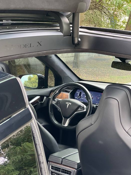 Tesla model X 90D . Тесла модел Х . В доброму стані !