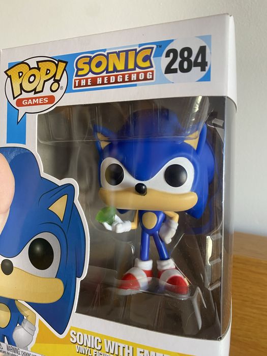 Funko Pop sonic the hedgehog with emerald 284 vinil figure