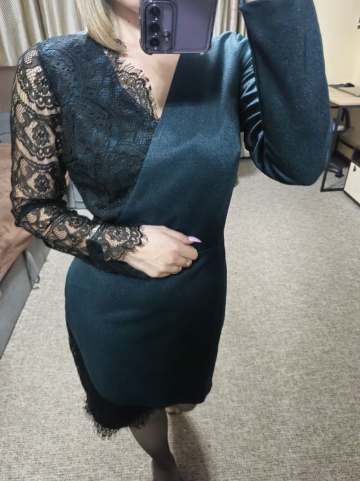 Вечірня блискуча сукня